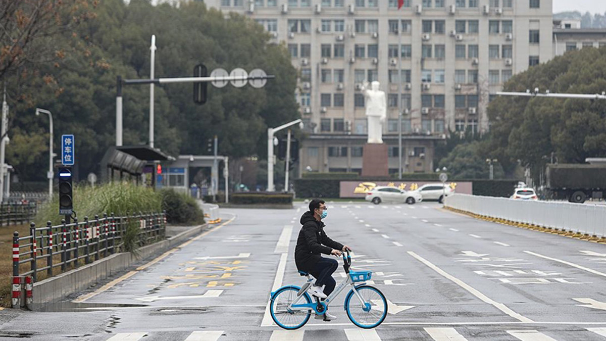 Virüsün orada üretildiği iddia edilmişti... DSÖ heyeti Vuhan Viroloji Enstitüsü'nde