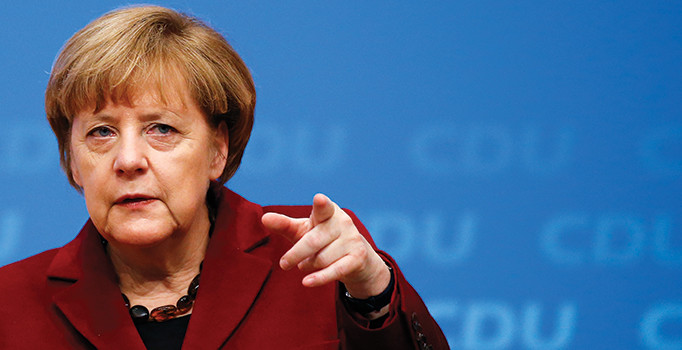 Merkel: Seçilmiş Cumhurbaşkan'ını zor kullanarak devirme girişimini kınıyorum