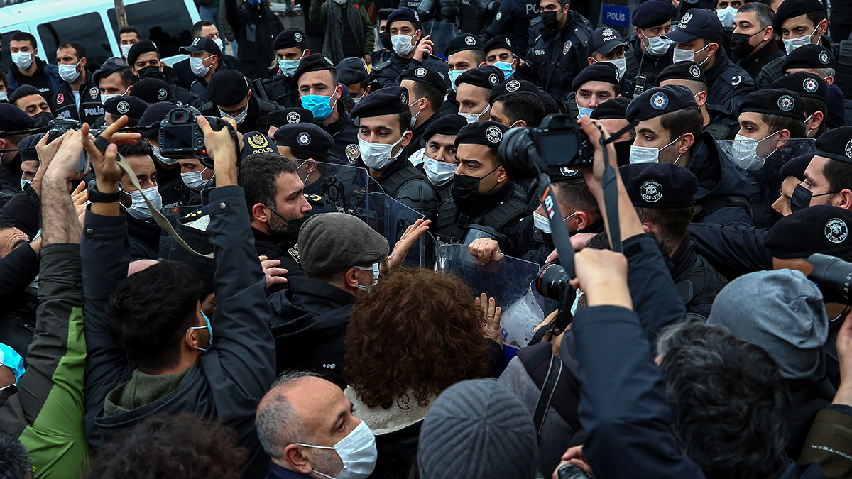Dışişleri'nden çok sert Boğaziçi tepkisi: İçişlerimize müdahale kimsenin haddi değildir