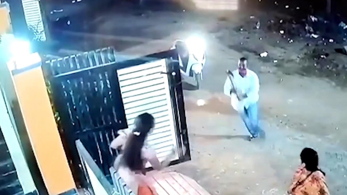 Kucağında çocuğu ile dehşeti yaşadı! Taciz ettiği kadına balta ile saldırdı