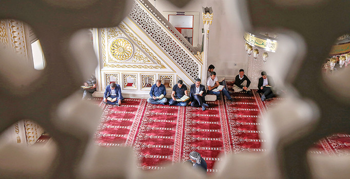 Prof. Dr. Bayraktar Bayraklı yazdı: İblisin ilk günahı