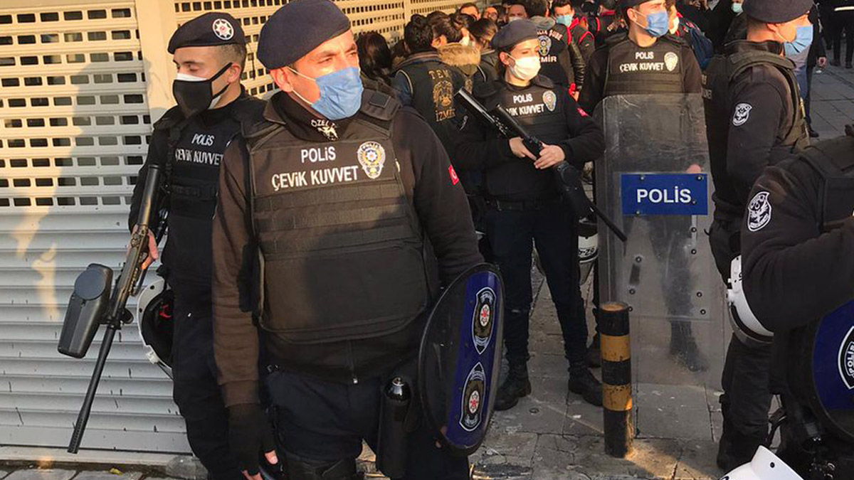 İzmir'de 26 kişiye Boğaziçi gözaltısı