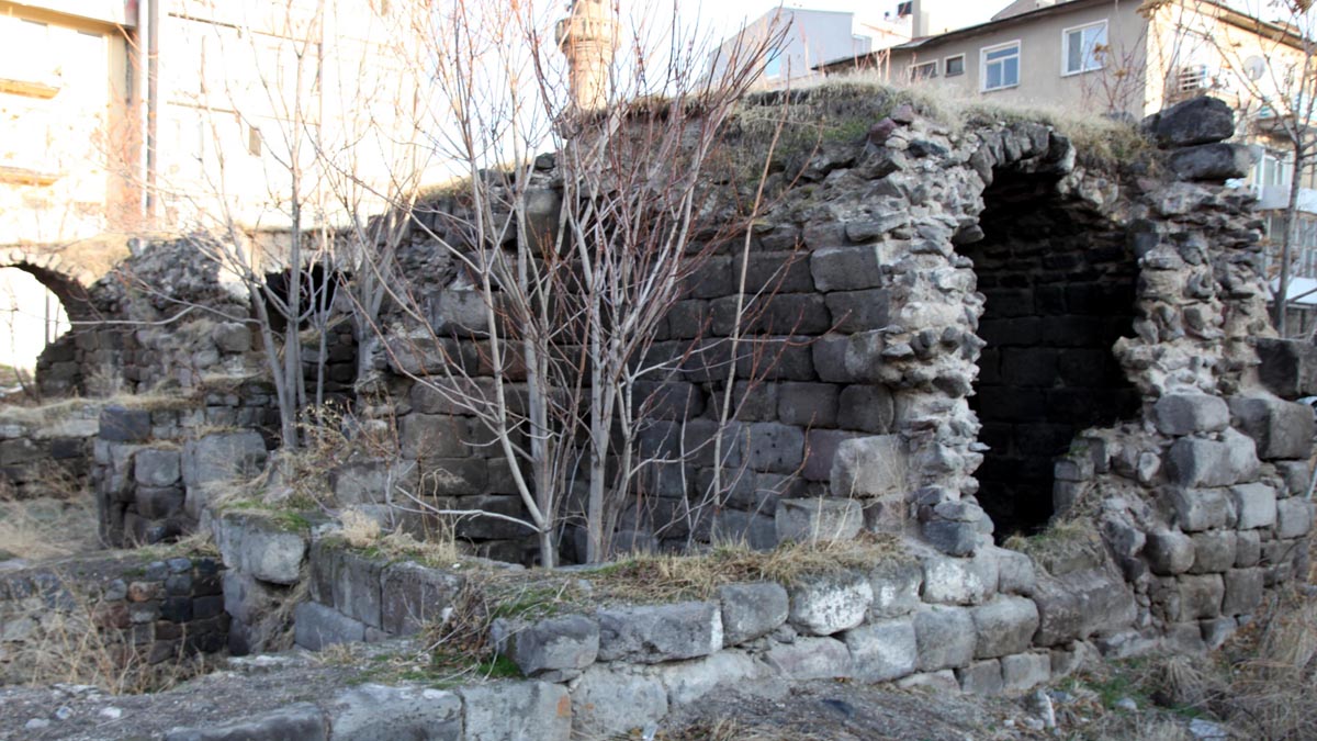 Selçuklu Dönemi'nin ilk medresesi artık harabe