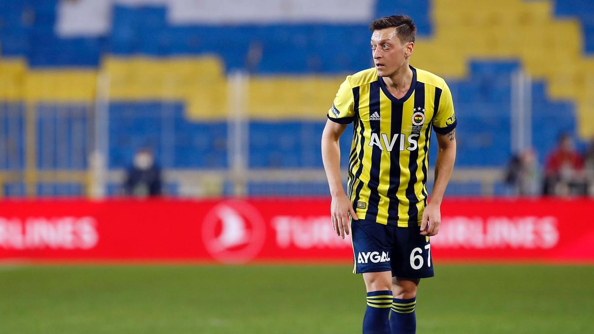 Mesut Özil'den derbi paylaşımı:  Çok üzgünüz ama...