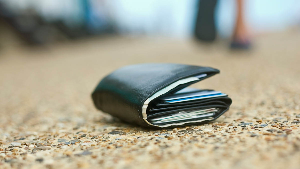 53 yıl önce Antartika'da kaybettiği cüzdanına ABD'de kavuştu