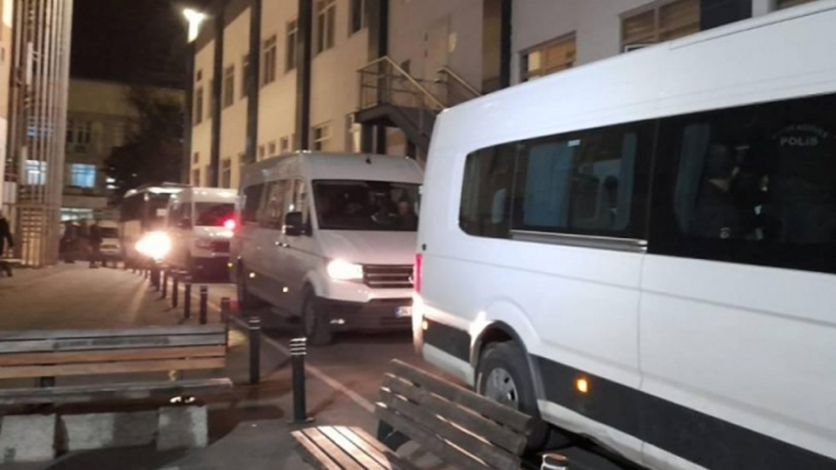 Boğaziçi'ne destek eyleminde gözaltına alınanlar adliyeye sevk edildi