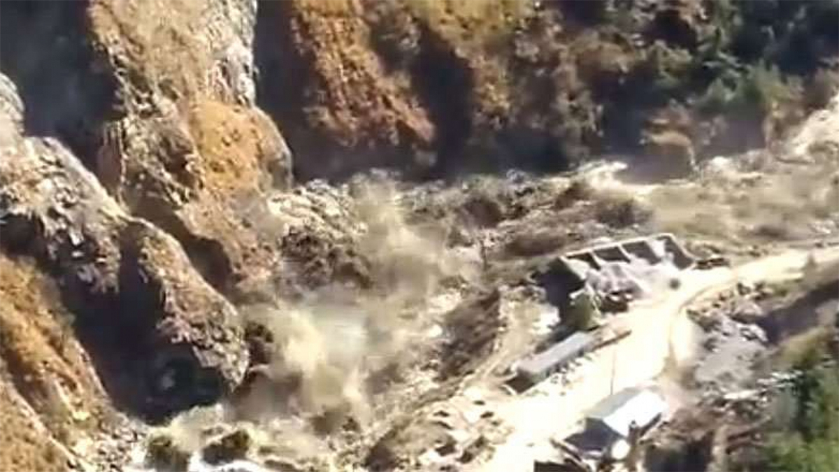 Buzul parçasının sebep olduğu su taşkınında ölü sayısı 14'e çıktı