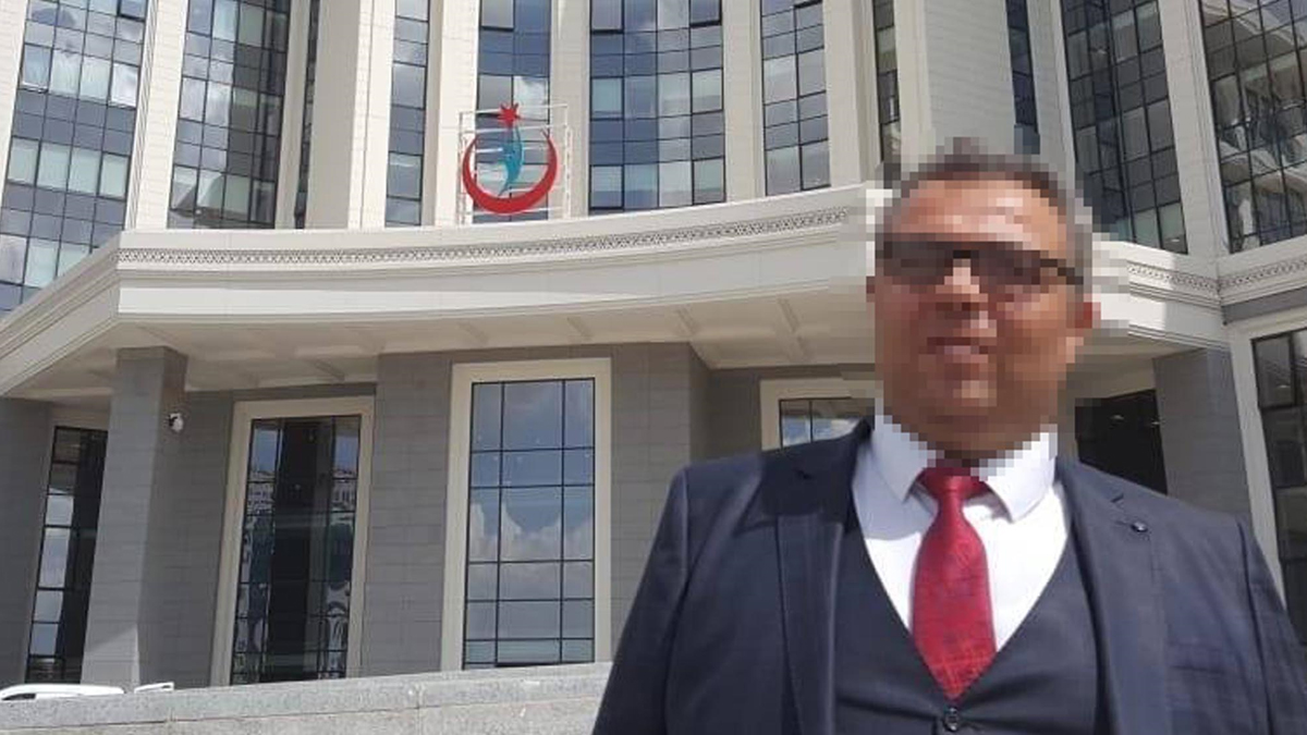 Hastane müdürü hizmetliden rüşvet istedi