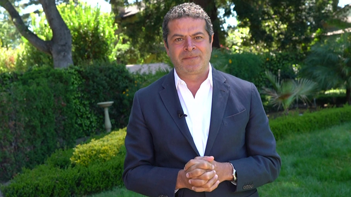 Cüneyt Özdemir'den Mahir Ünal'a destek: Öldüm diyorsan iPhone 6 kullanma