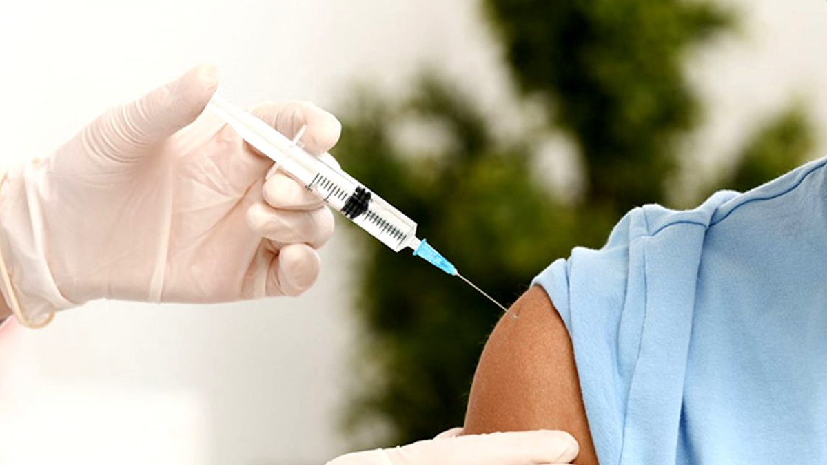 Korona aşısı için 12-17 yaş grubunda öncelikli olanlar açıklandı