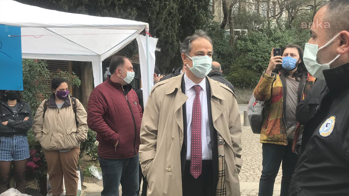 Rektör yardımcısına Boğaziçili öğrencilerden zor soru