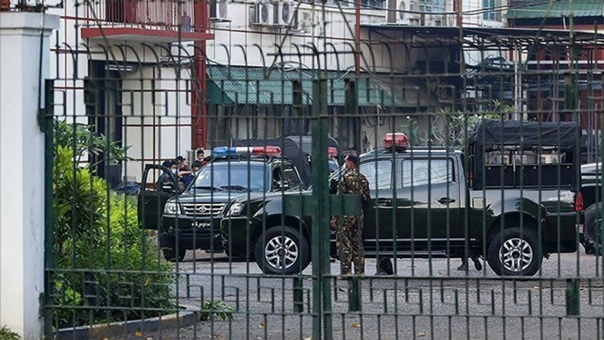 Myanmar'da, Suu Çii'nin partisinin merkez binasına baskın