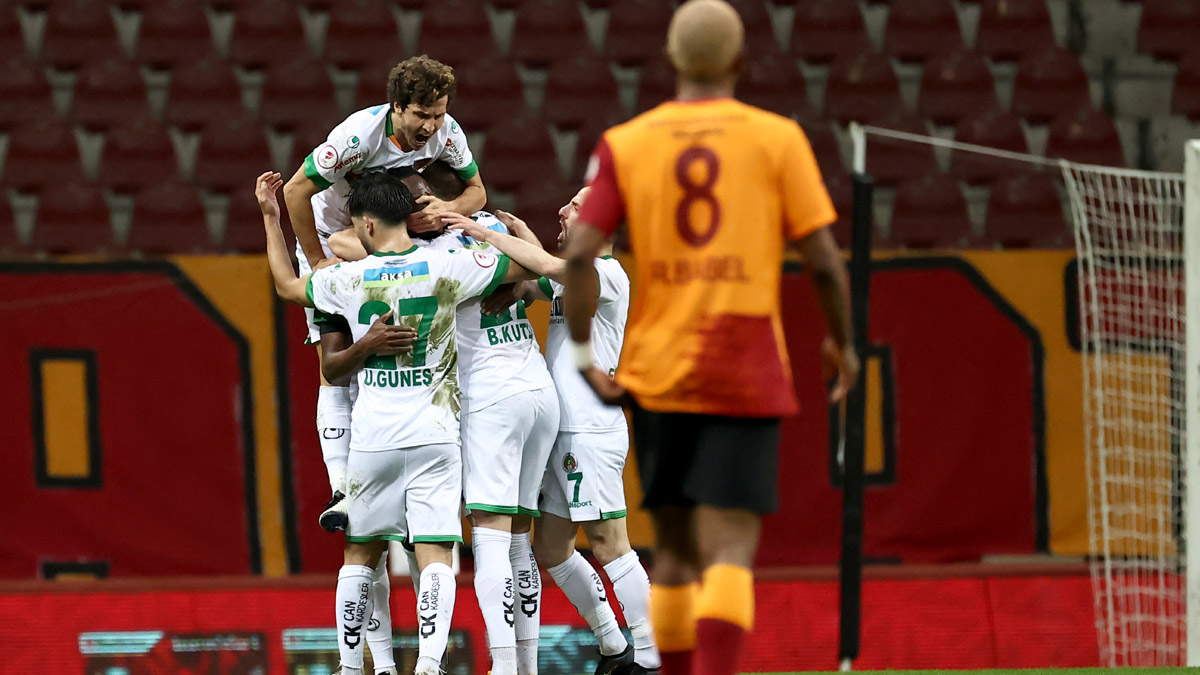 Galatasaray kupaya veda etti! Alanyaspor yarı finalde