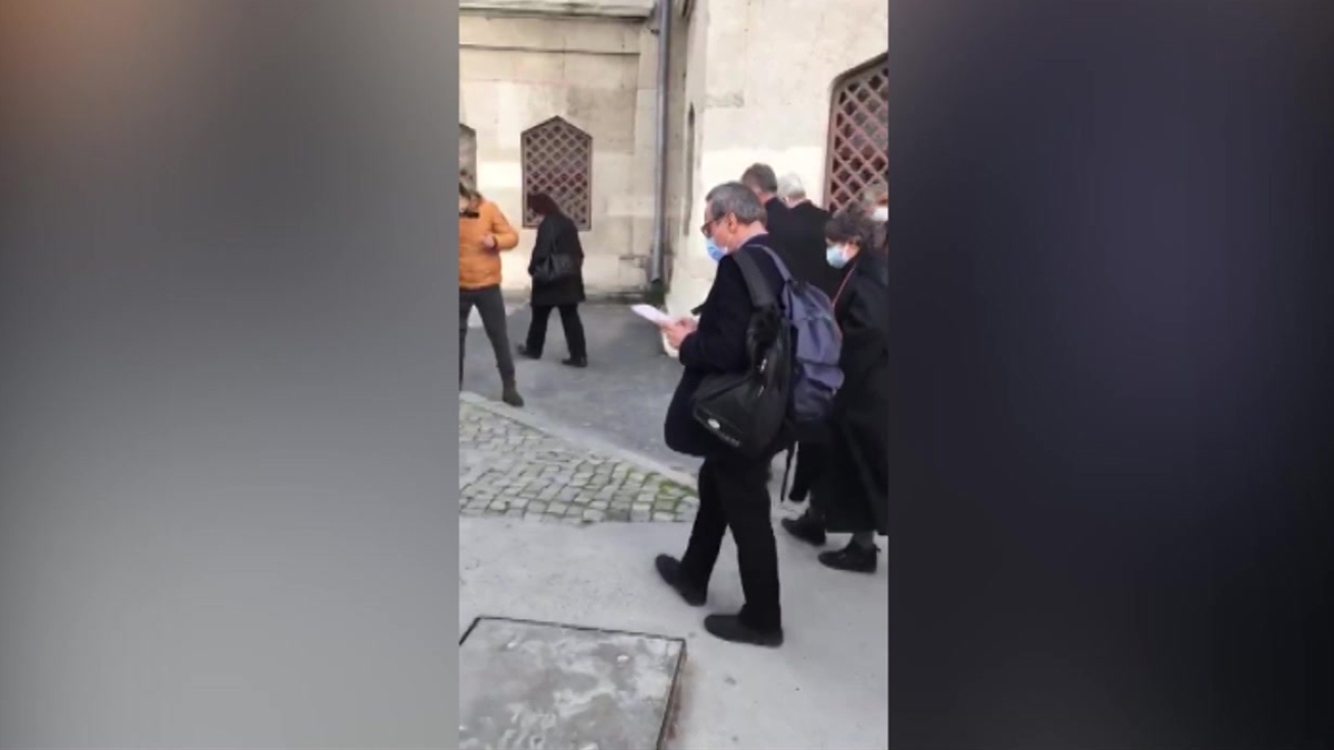 Akademisyenler polis engeline böyle çözüm buldu