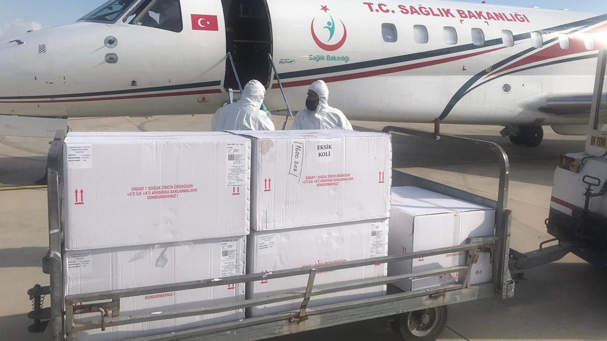 Türkiye'den KKTC'ye aşı desteği: Ambulans uçakla gönderildi