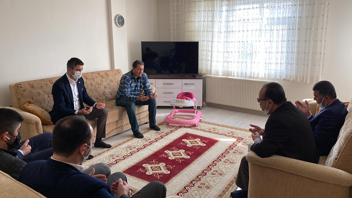 Başkan Gökhan Yüksel'den Kartallı şehidin ailesine ziyaret