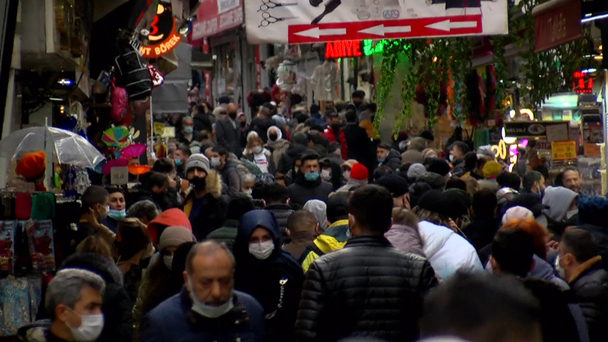 Adım atacak yer kalmadı... Sosyal mesafe unutuldu