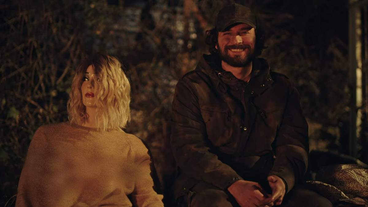 Masumlar Apartmanı'nda Han çöp toplarken İnci'ye fena yakalanıyor!