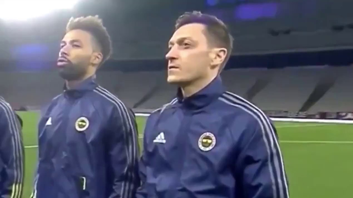 Mesut Özil'e İstiklal Marşı tepkisi