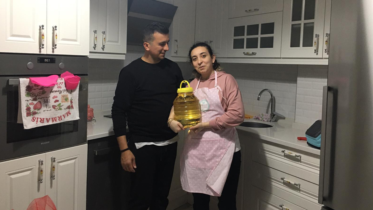 Ekonomik krizin kıskacında Sevgililer Günü... Eşine 'altın değerinde' hediye aldı