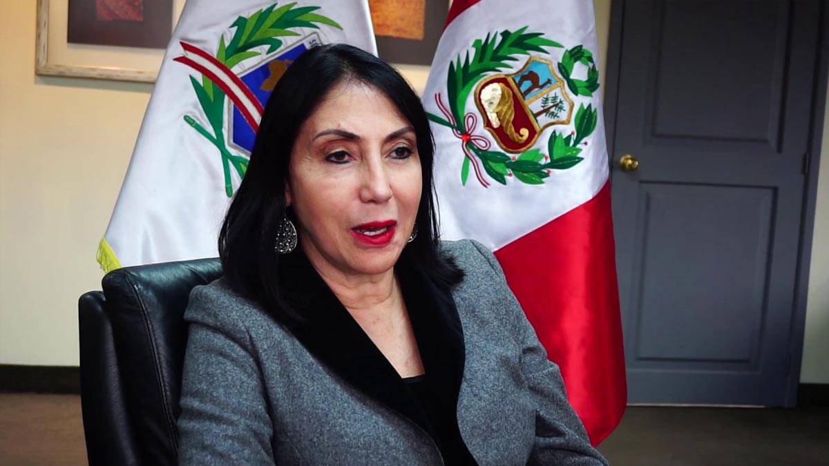 Peru''da önceden gizlice aşı olan Dışişleri Bakanı istifa etti