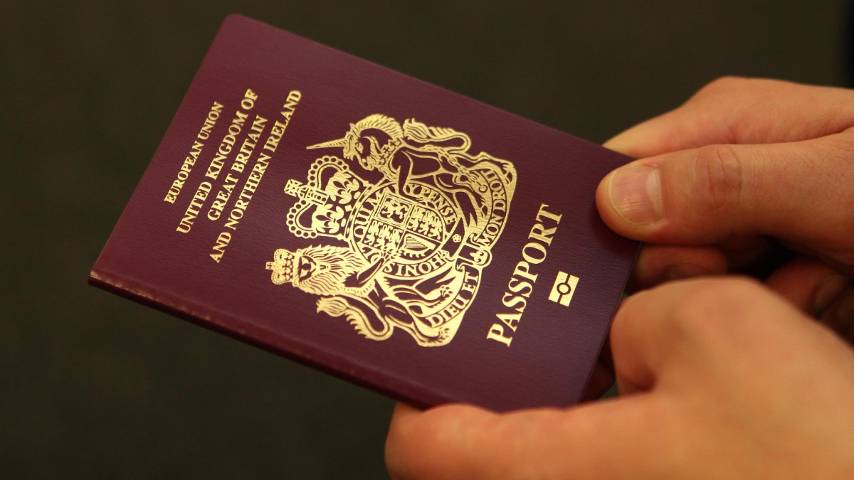 İngiltere'de aşı pasaportuna karşı kampanya... Yüz binlerce imza toplandı