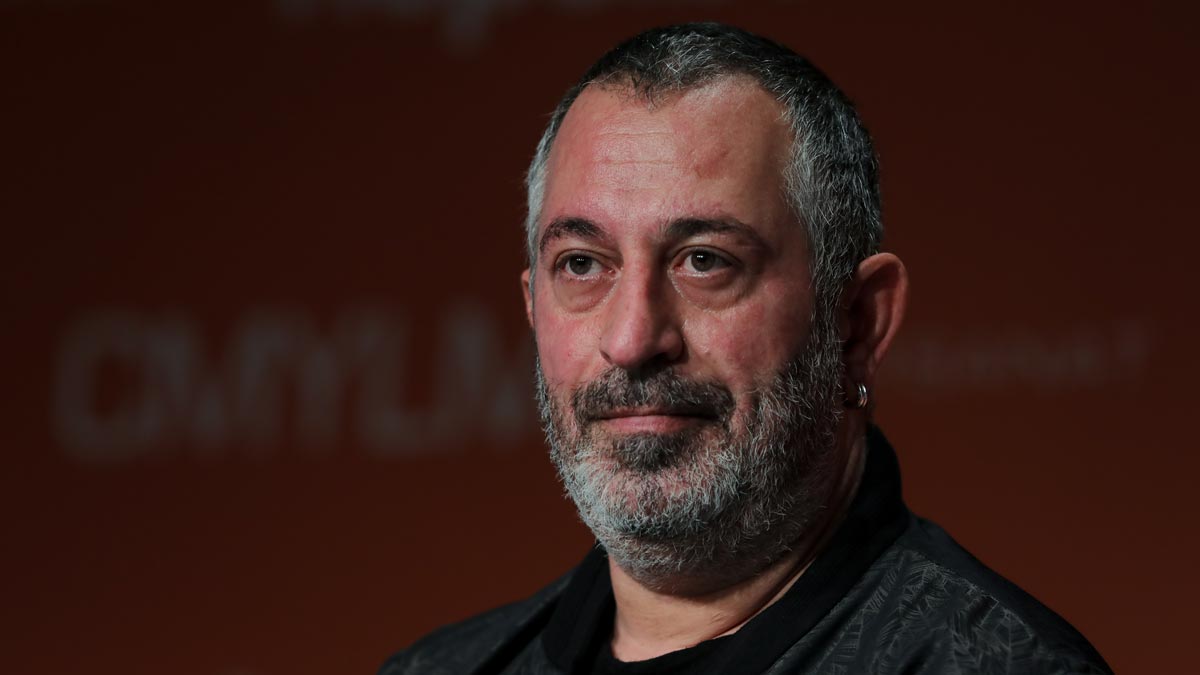 Cem Yılmaz, dolandırıcılara karşı uyardı