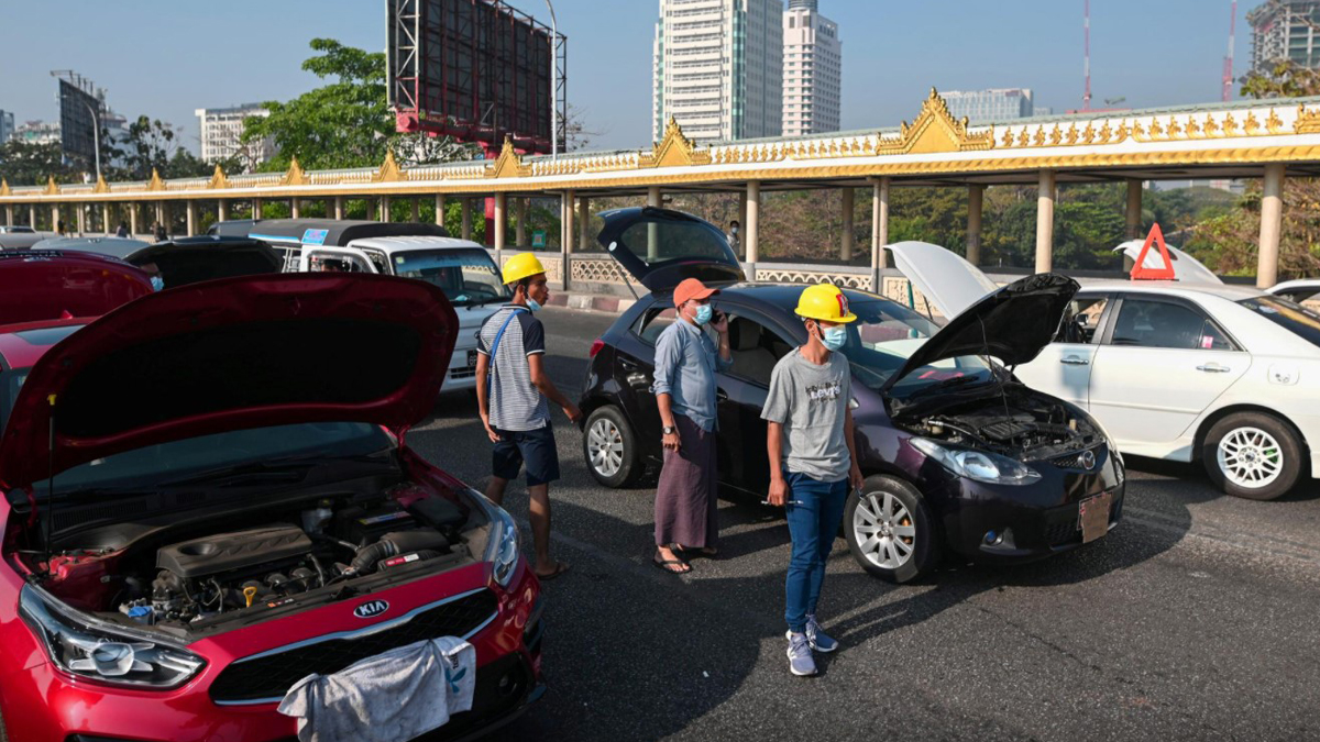 Myanmar'da darbe karşıtlarından 'bozulmuş araba' kampanyası