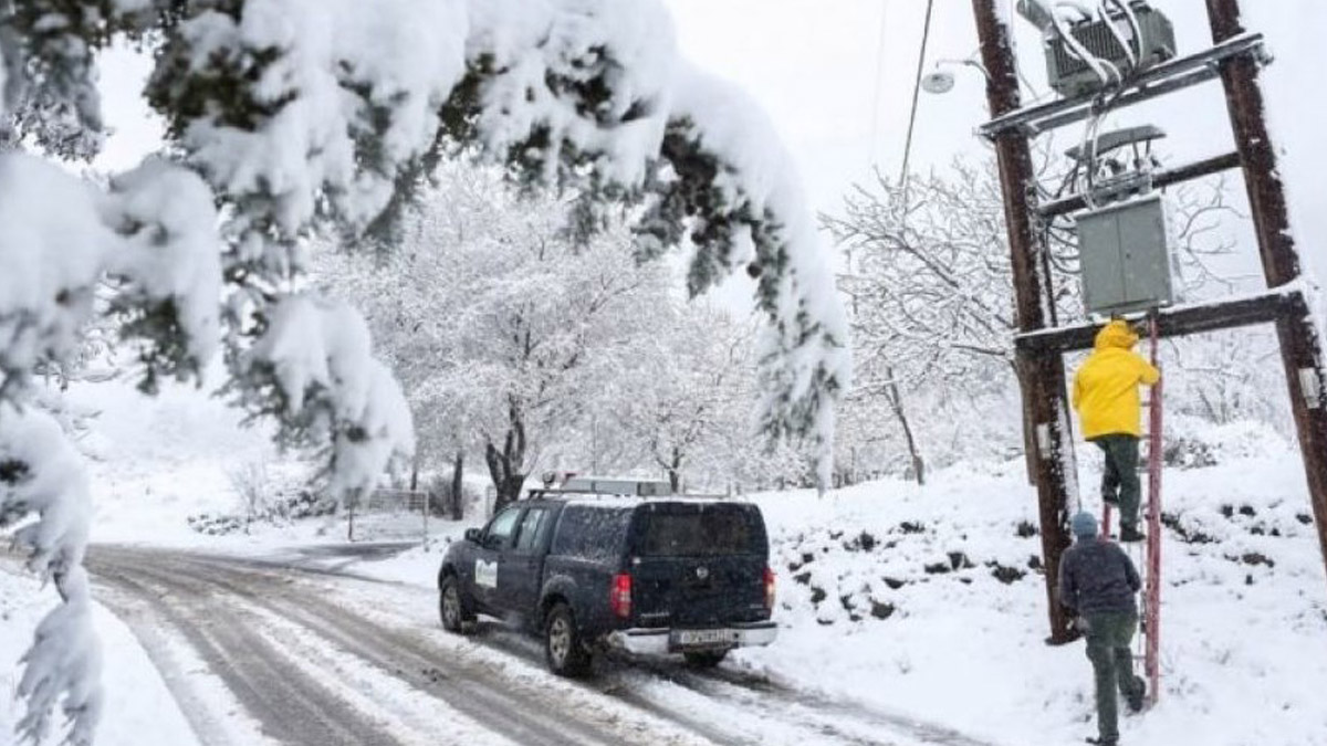 Son 12 yılın en soğuk kışı! 250 bin kişi karanlığa gömüldü