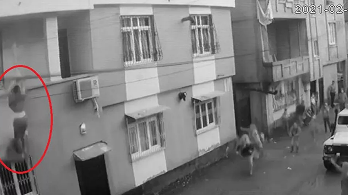 Darp edilip odaya kilitlenen kadın balkondan düştü