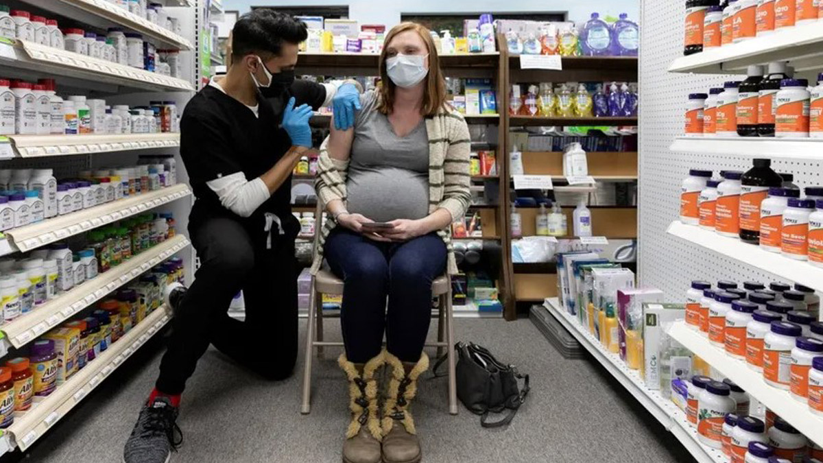 Koronavirüs aşısı hamilelerde denenmeye başladı