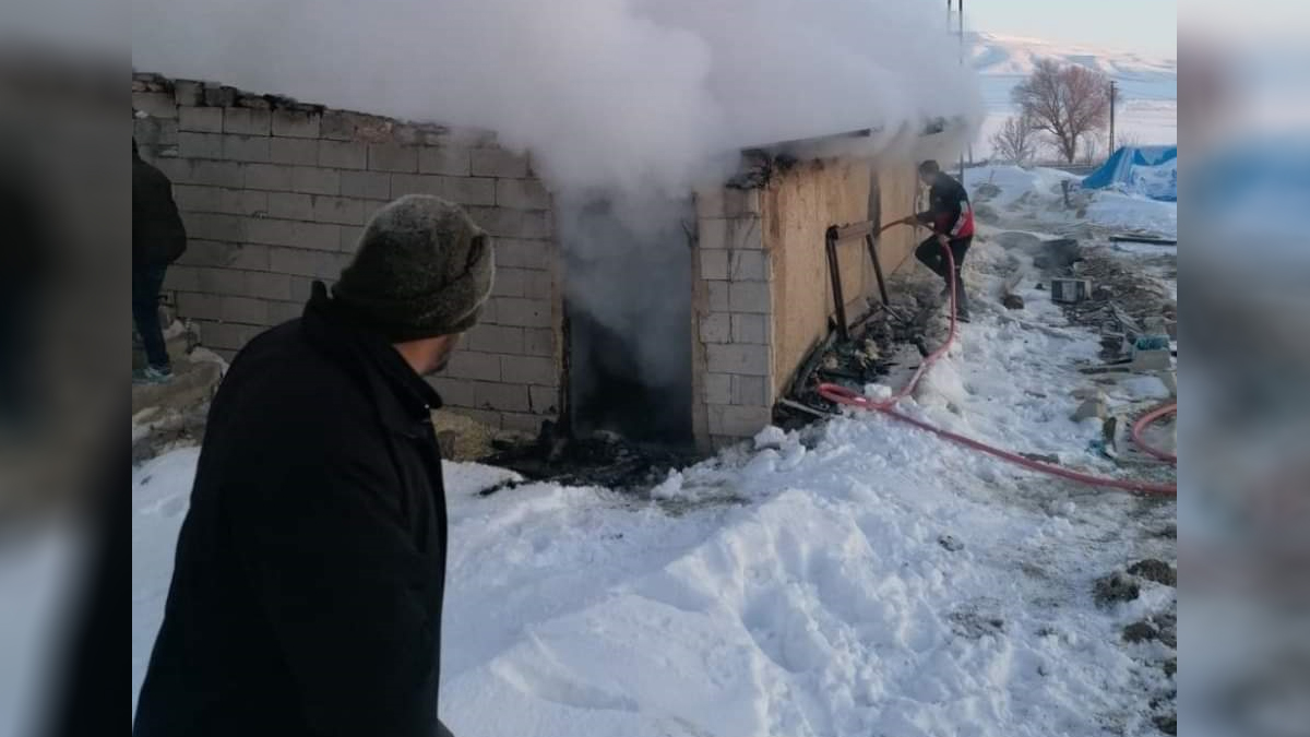 Ağılda çıkan yangın faciaya neden oldu