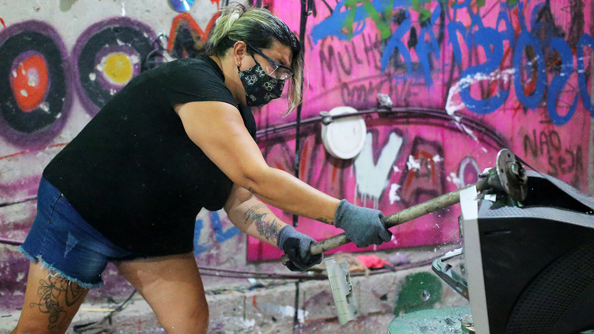 Breziya'da oda yaptılar: 5 dolara öfkeni kus!