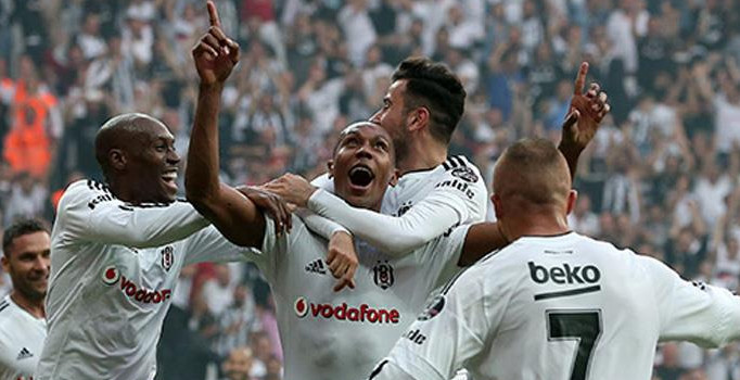 Değerini bulursa Atiba Beşiktaş'tan ayrılabilir