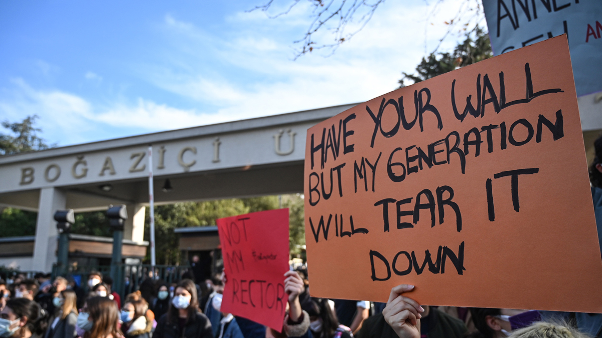 344 yazar, şair, sanatçı ve gazeteci Boğaziçi'ne desteklerini ilan etti