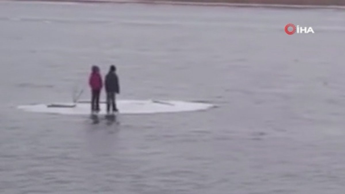 Buzulun üzerinde sürüklenen çocuklar böyle kurtarıldı