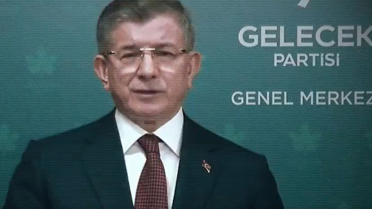 Davutoğlu: Siz ekonomik iflas konusunda tecrübelisiniz
