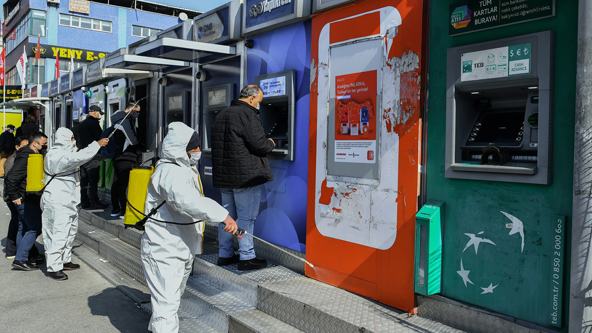 Esenyurt Belediyesi toplu kallanım alanlarını dezenfekte ediyor