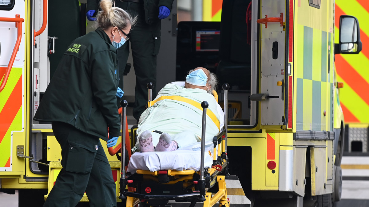 İngiltere'de son 24 saatte 548 kişi hayatını kaybetti