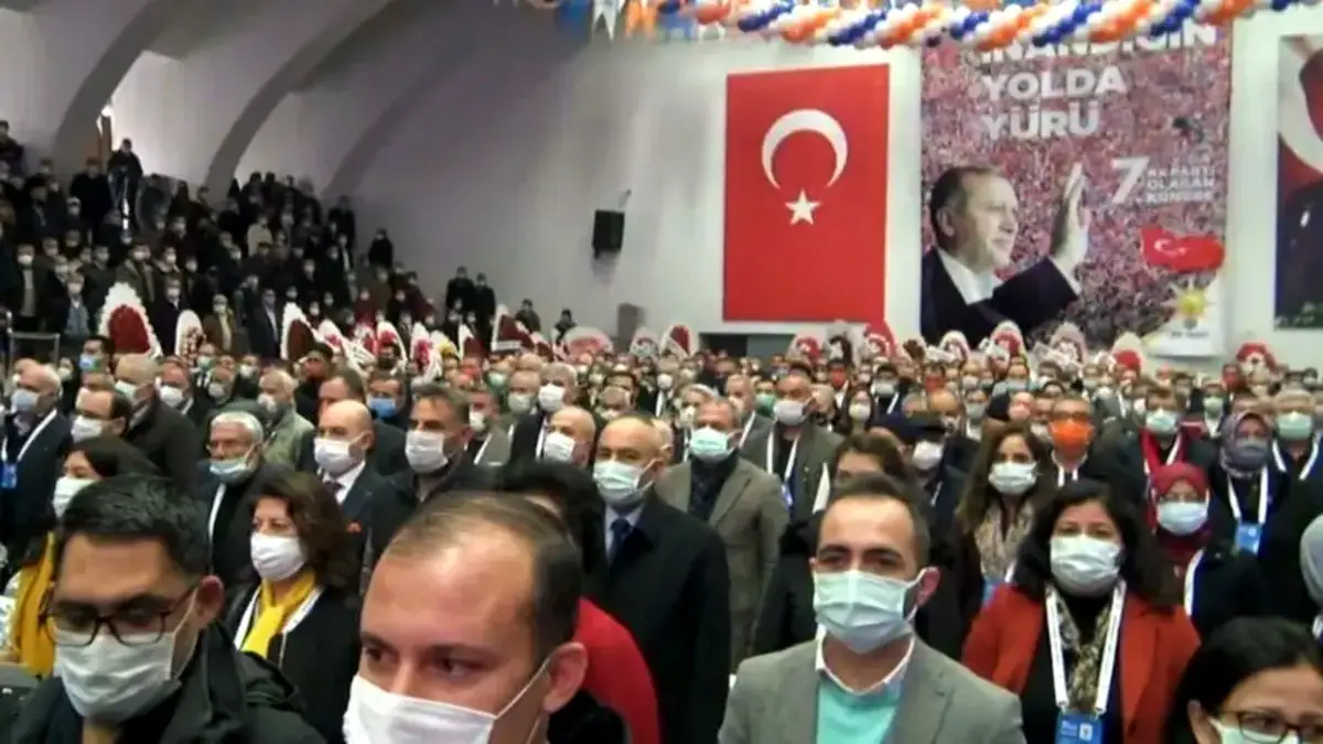 CHP'li Emir: AK Parti kongrelerine katılanlara önceden ücretsiz Kovid-19 testi yapılıyor