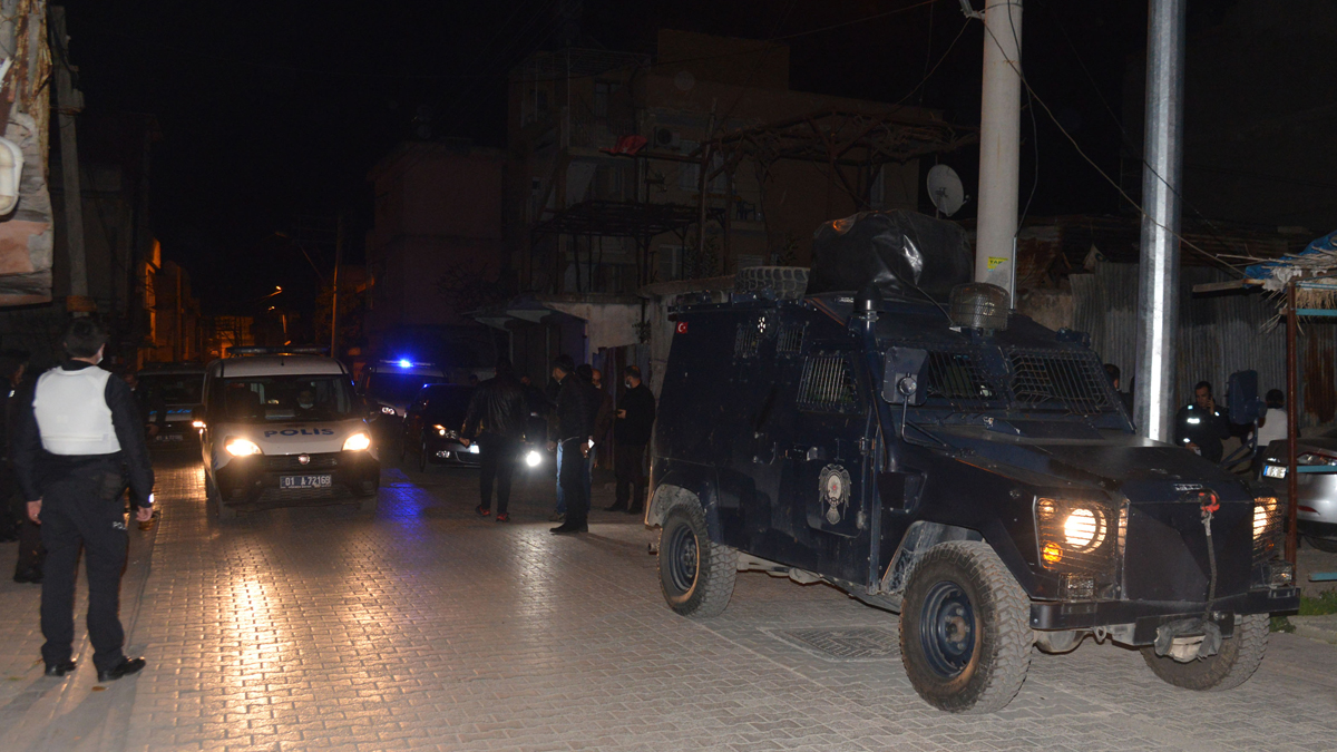 Magandalardan mahalle bekçilerine silahlı saldırı