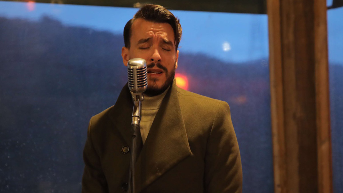 Cem Adrian'dan köy okullarına destek için TikTok’ta konser