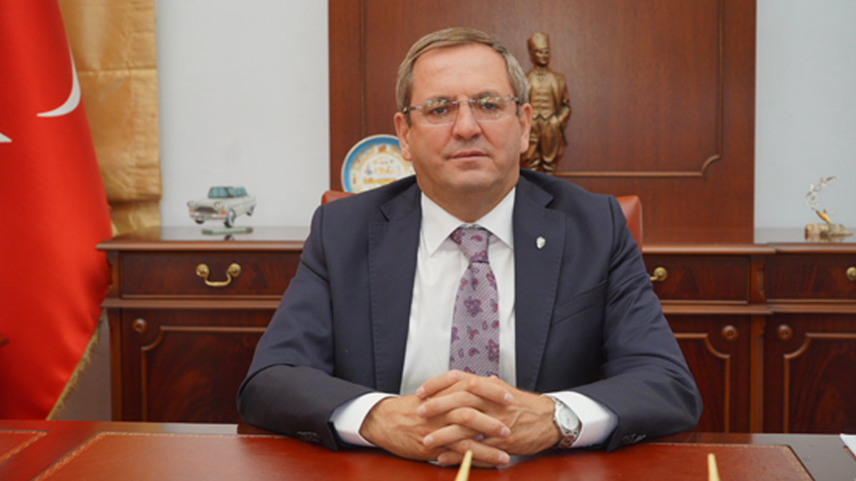 Demokrat Partili başkan partisinden istifa etti