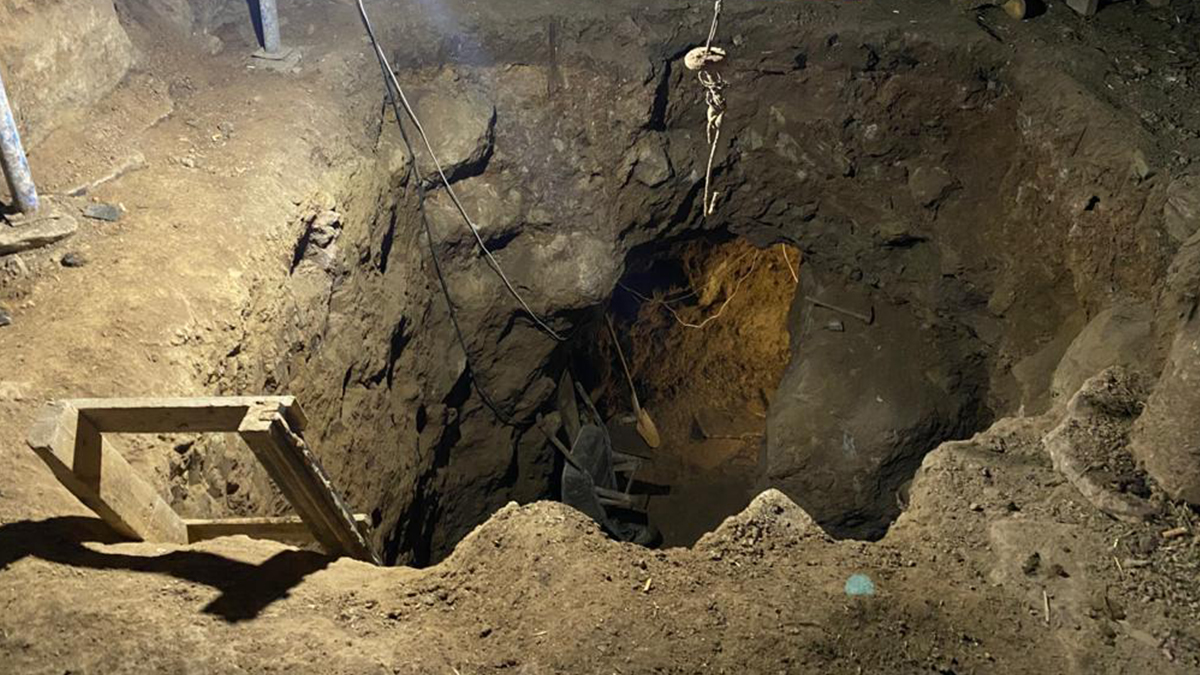 Jandarma suç üstü yakaladı! Evin altında 12 metrelik tünel