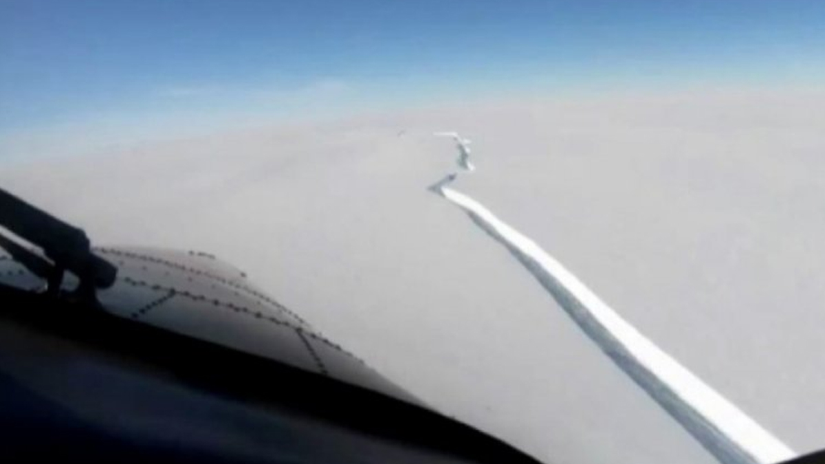 Antarktika'da devasa buz kütlesi koptu