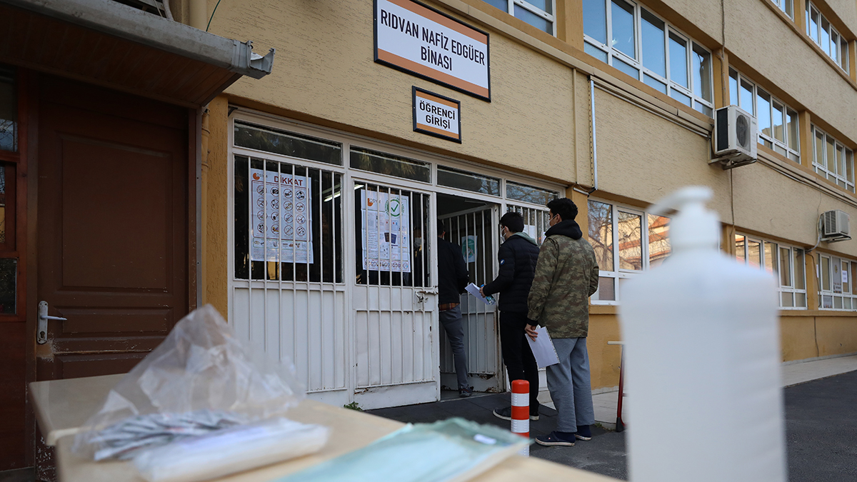 Milyonlar için yine her şey belirsiz! Erteleme var net tarih yok