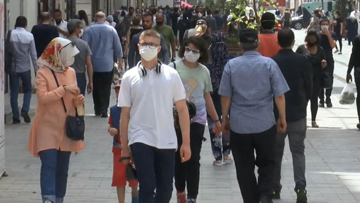 Bilim Kurulu Üyesi'nden kritik uyarı: İstanbul'da tam açılmayı konuşmak için erken