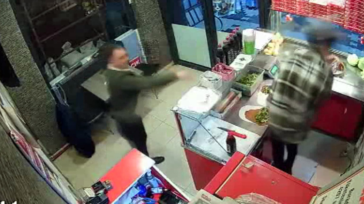 'Çiğ köfte acılı' deyip genç esnafı darbetti