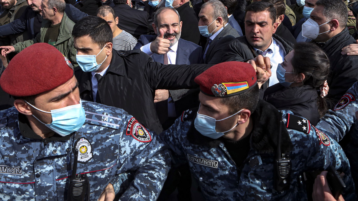 Paşinyan gerilimi artıracak adım! Destekçilerini meydanlara davet etti