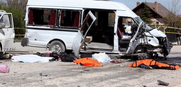 Konya'da feci kazada 4 kişi öldü 11 kişi yaralandı